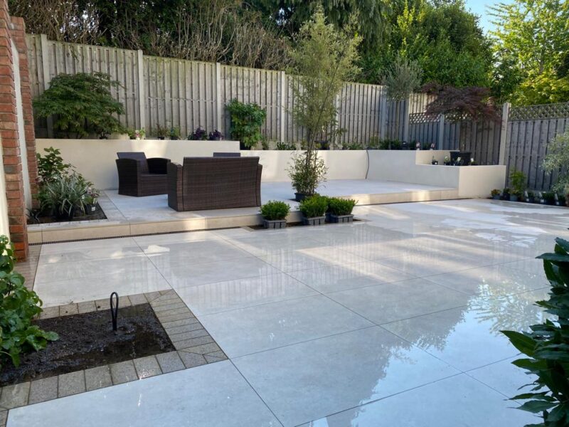 A Contemporary Garden of Comfort and Elegance